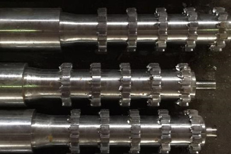 注塑機螺桿上的粘料如何去除？小編來支招！