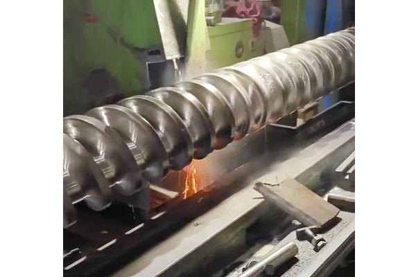 橡膠擠出機(jī)螺桿使用場(chǎng)景實(shí)拍圖